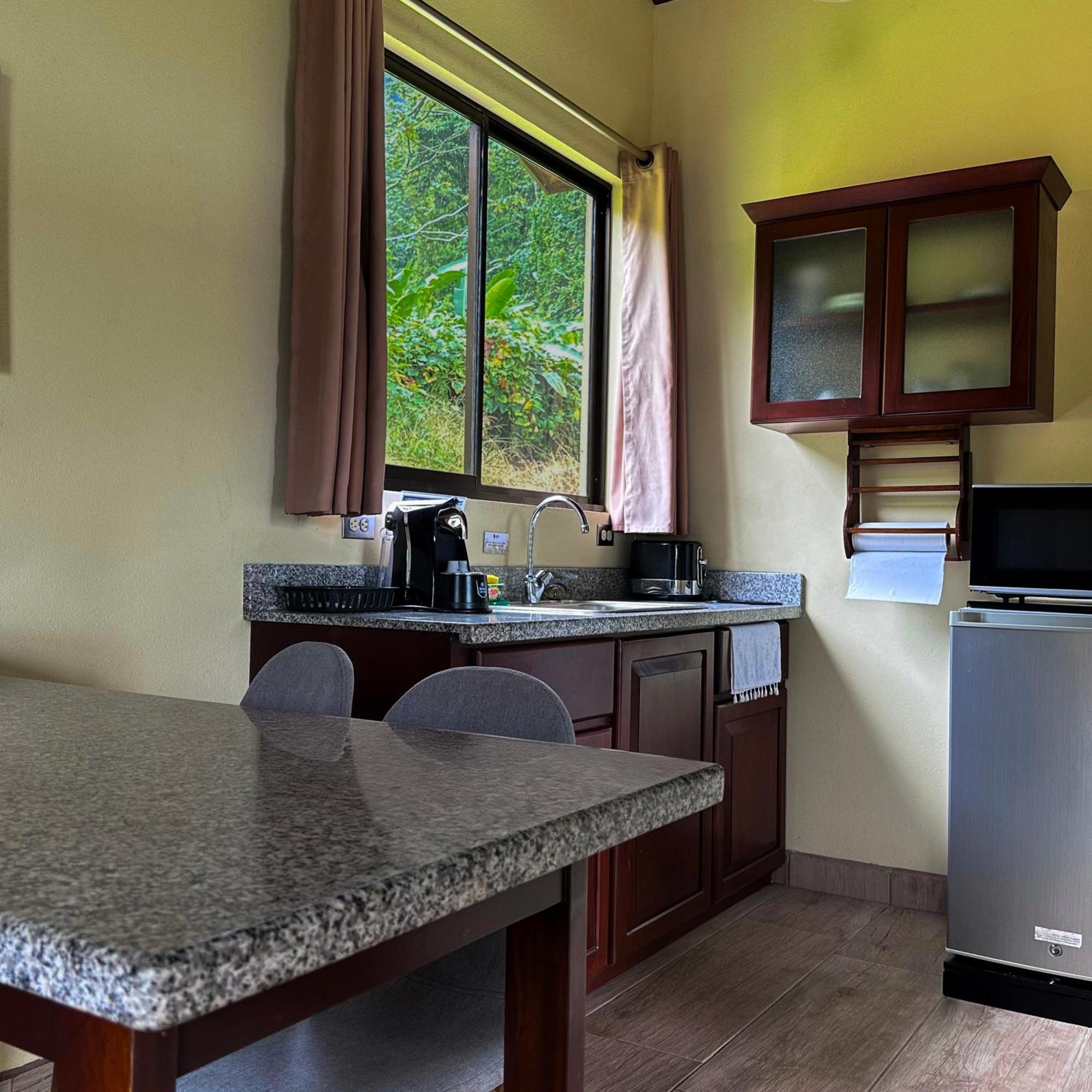 Arenal Roca Suites La Fortuna Exterior photo